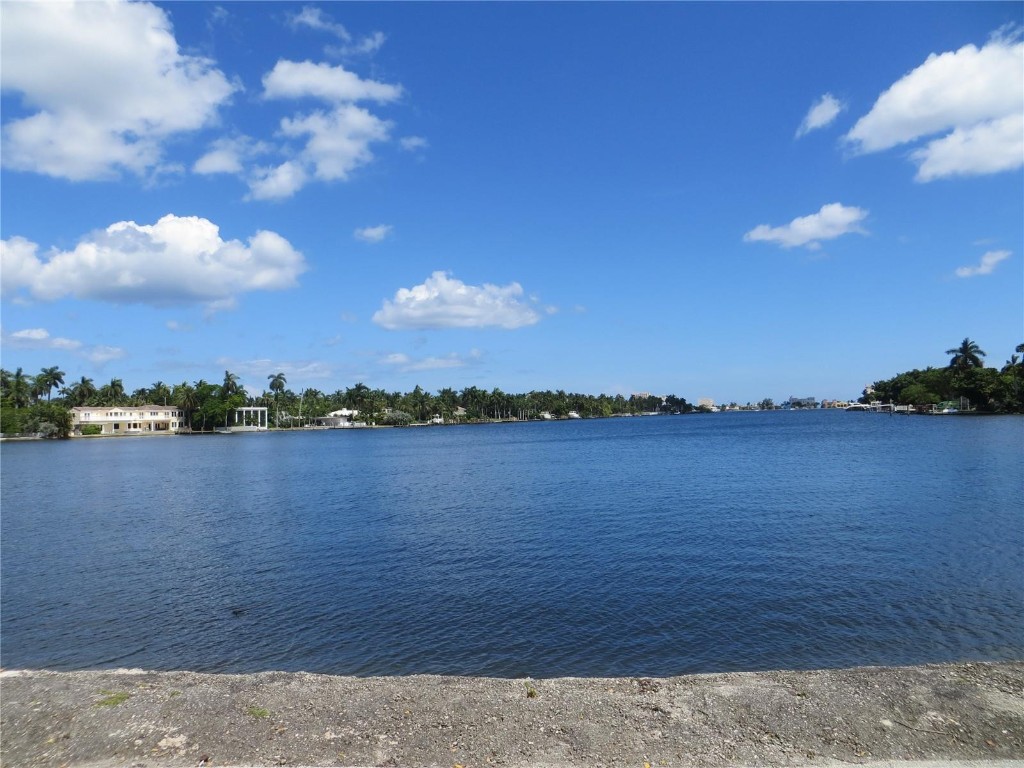 HOLLYWOOD LAKES SEC - Residential