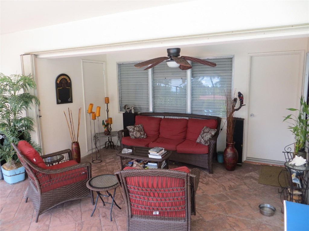 HOLLYWOOD LAKES SEC - Residential