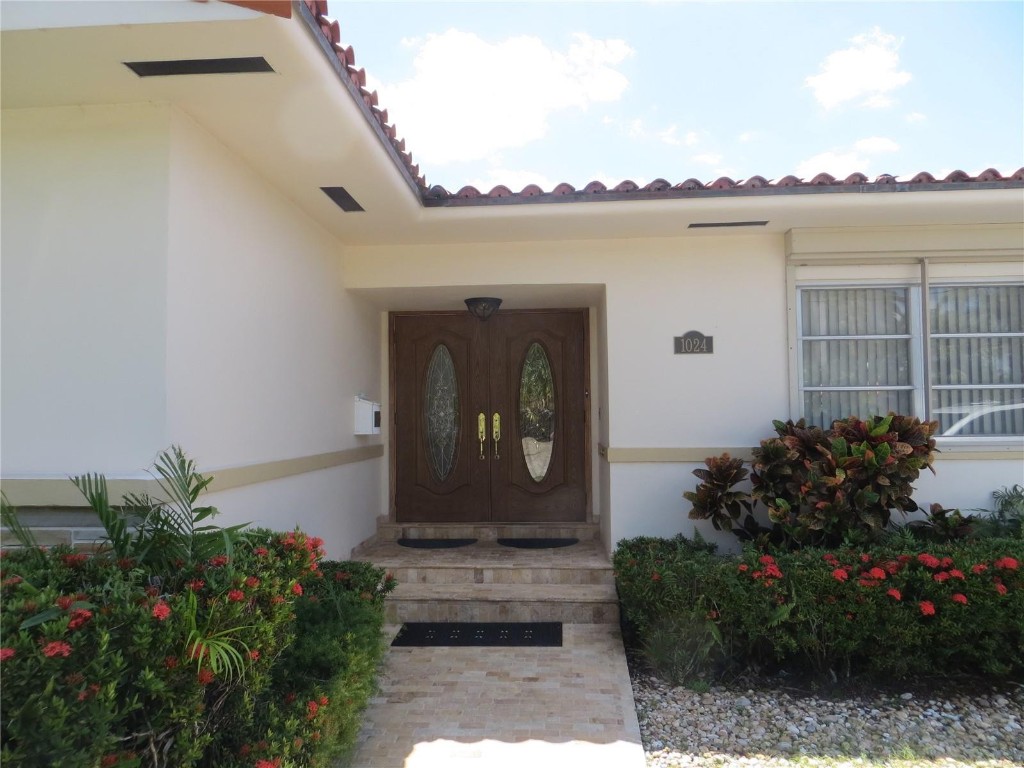 HOLLYWOOD LAKES SEC - Residential