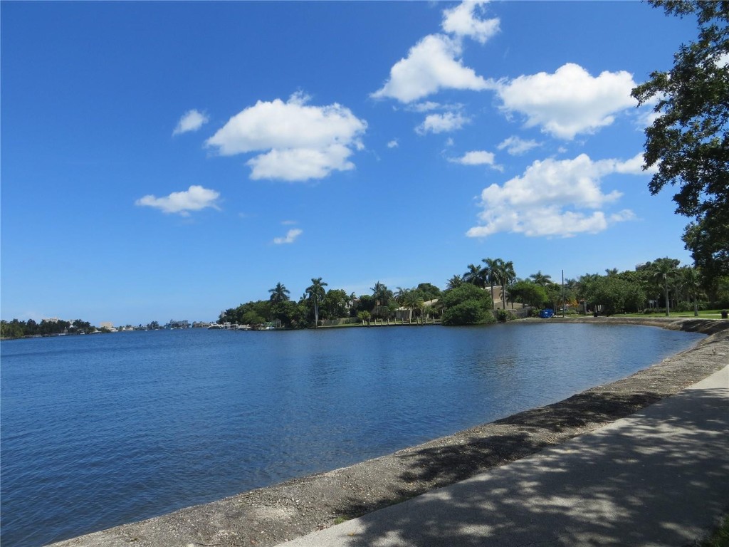 HOLLYWOOD LAKES SEC - Residential