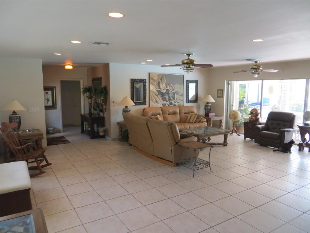 HOLLYWOOD LAKES SEC - Residential