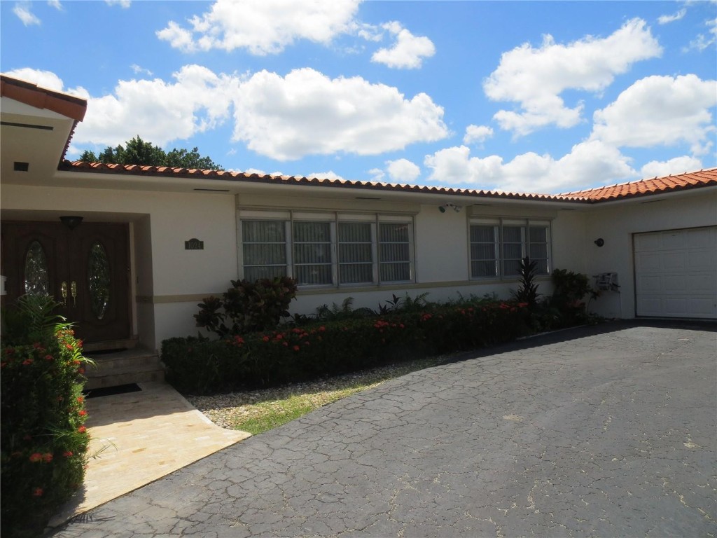 HOLLYWOOD LAKES SEC - Residential