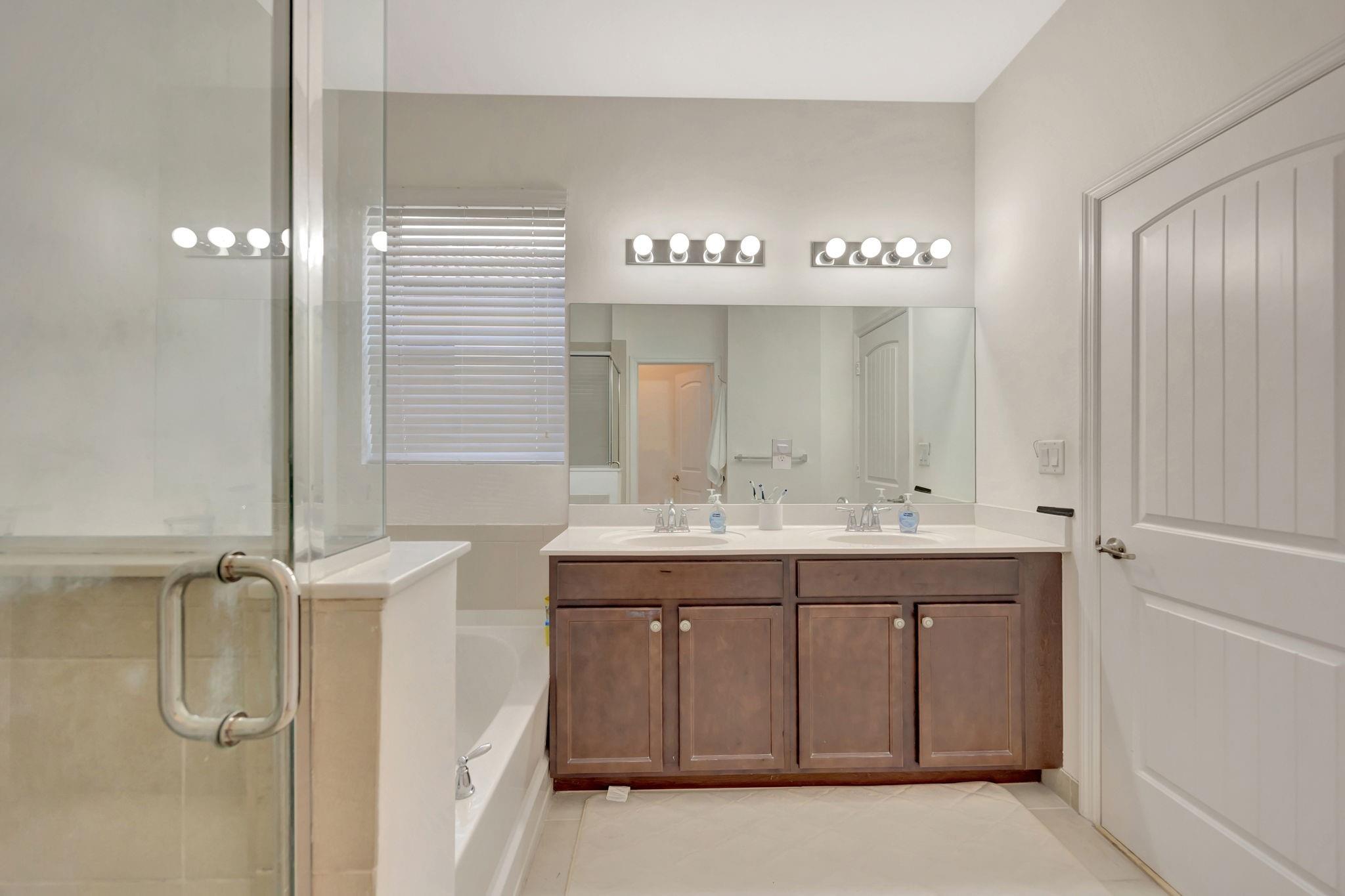 HEMINGWAY POINT - Residential