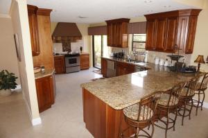 CRYSTAL POINTE 5 - Residential