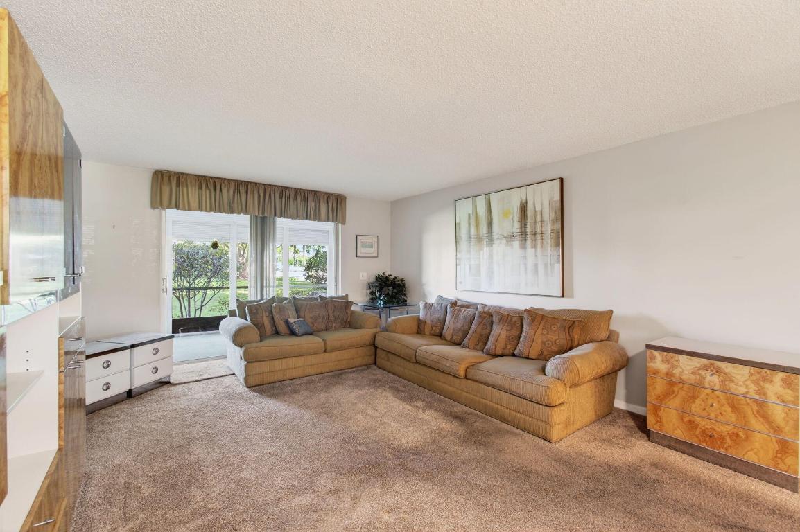 VILLAGES OF ORIOLE - Residential