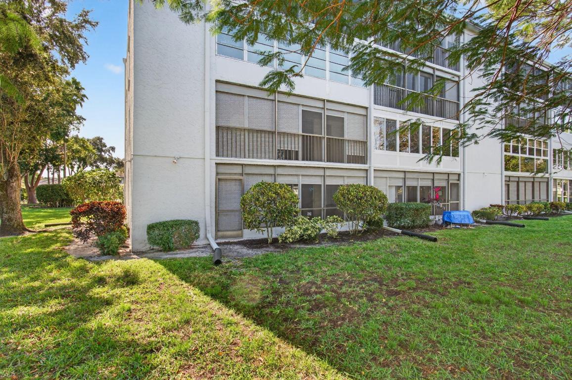 VILLAGES OF ORIOLE - Residential