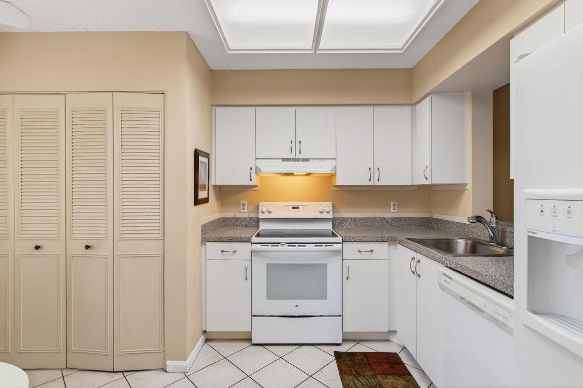 VILLAGES OF ORIOLE - Residential