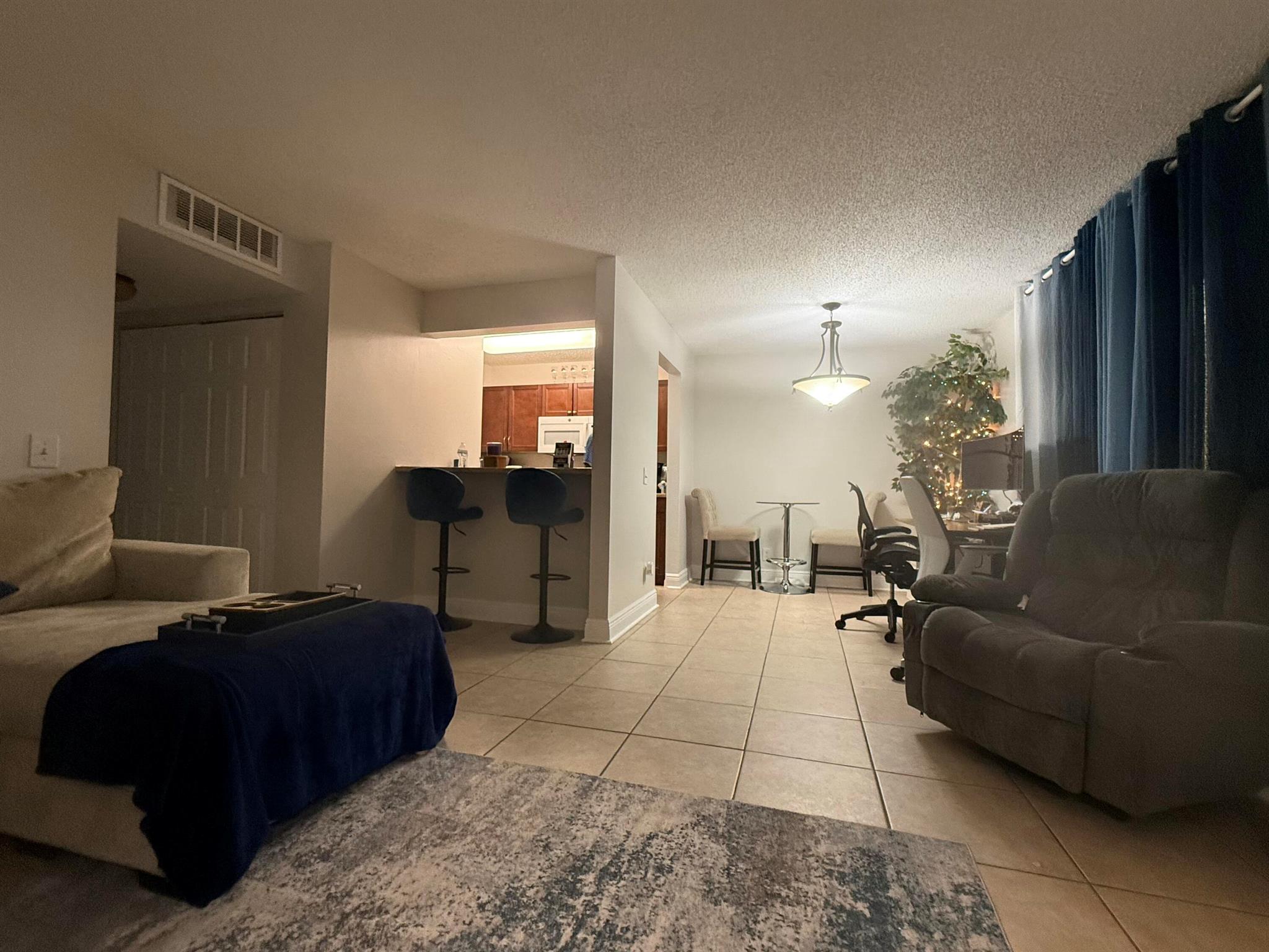 2/2 Condo in Gated Community!Spacious second-floor condo with tile flooring throughout, walk-in closet, and screened-in balcony with garden views. In-unit laundry, in a gated community with park and playground. Centrally located with easy access to everything Boynton Beach has to offer.