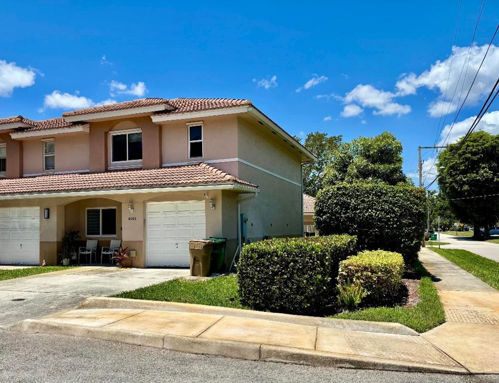 Photo of 4901 Palm Garden Lane, Davie, FL 33314 (MLS # R11113369)