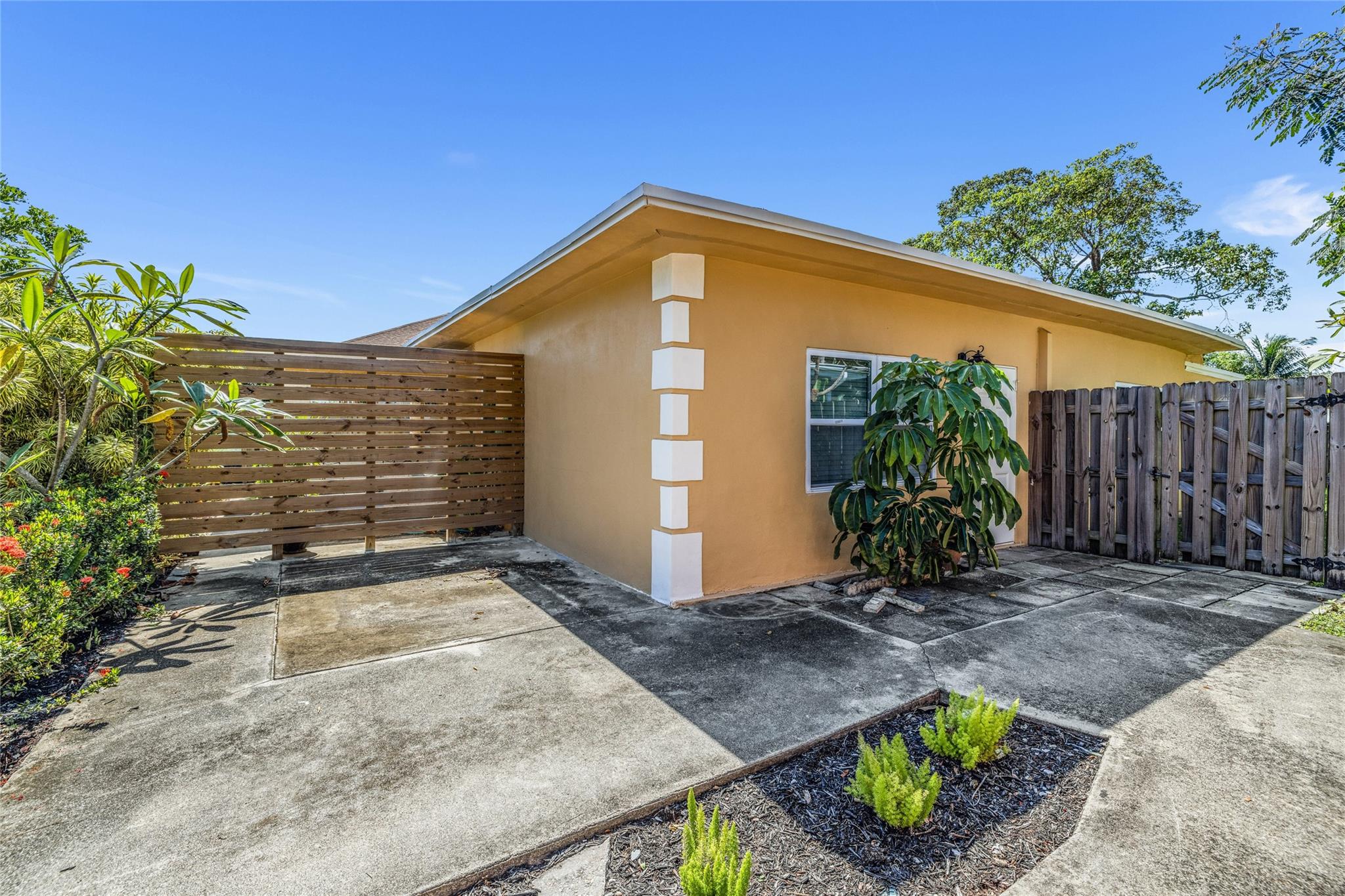 2621 SW 12th Ter