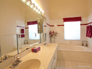 LAKERIDGE GREENS AT PIPER - Residential