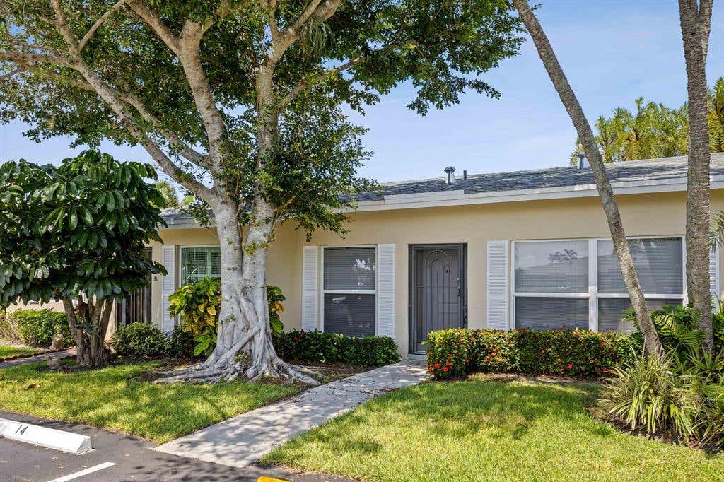 Photo of 13831 Via Flora #B, Delray Beach, FL 33484 (MLS # R10890617)