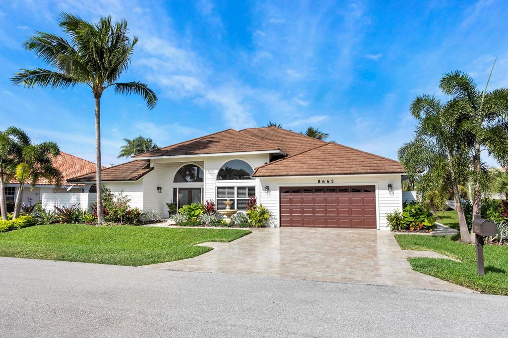 Photo of 8665 SE Water Oak Place, Tequesta, FL 33469 (MLS # R10950187)