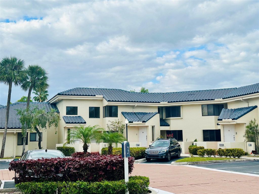 Photo of 8142 NW 17th Manor #VA2R, Plantation, FL 33322 (MLS # F10516966)