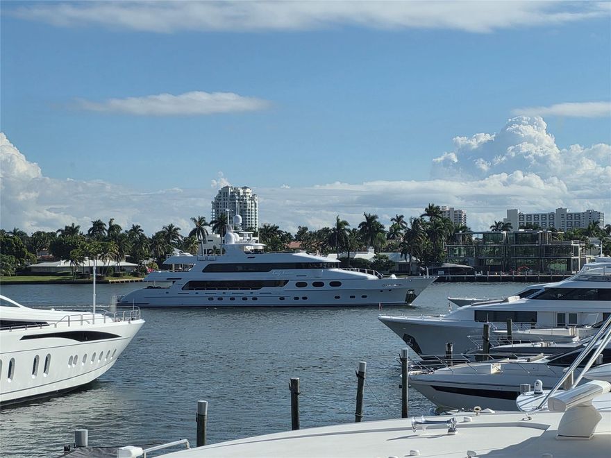 Charming 2-Bedroom Corner Condo with Marina and Intracoastal Views – Prime Location and Boater’s Dream!
Welcome home to this delightful two-bedroom, one-and-a-half bath corner unit condo, perfectly situated to offer you the best of South Florida living. Enjoy picturesque views of the marina and the intracoastal waterway right from your windows and private balcony.
Nestled in a central location, this condo is just minutes away from the airport, Port Everglades, and the beach, making it ideal for both convenience and lifestyle. You’ll have your own designated parking spot, so you never have to worry about parking. Plus, this unit offers the unique advantage of being able to dock a boat up to 40 feet. Furnished with Tommy Bahama and Lazy boy furniture. Turn key and ready for you to move.
