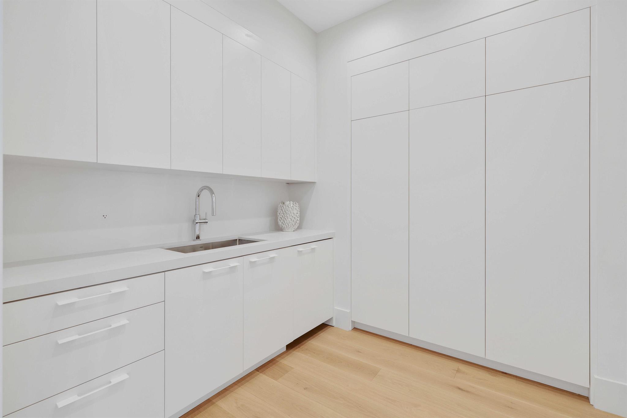 EDGEWATER - Residential