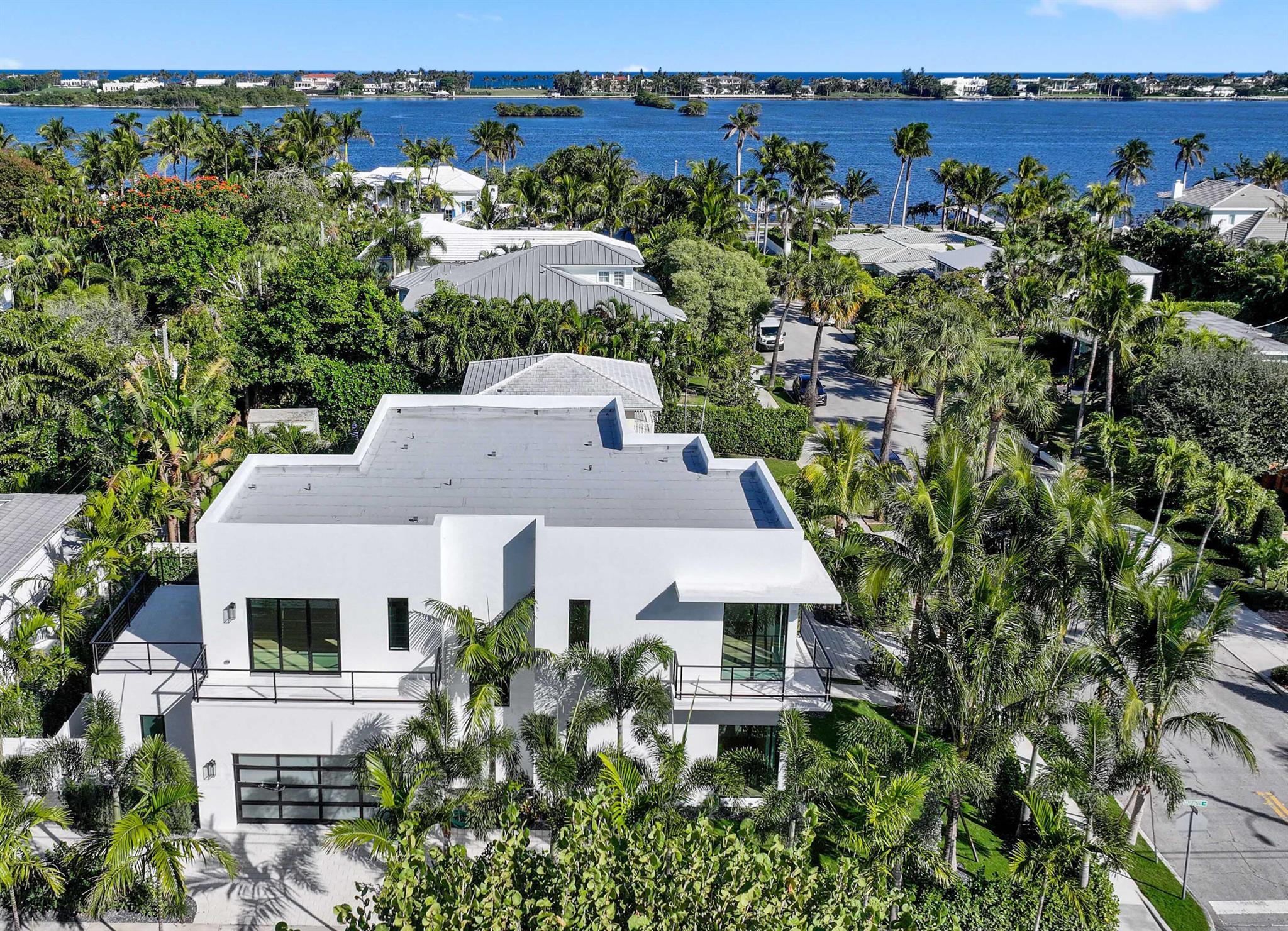 EDGEWATER - Residential