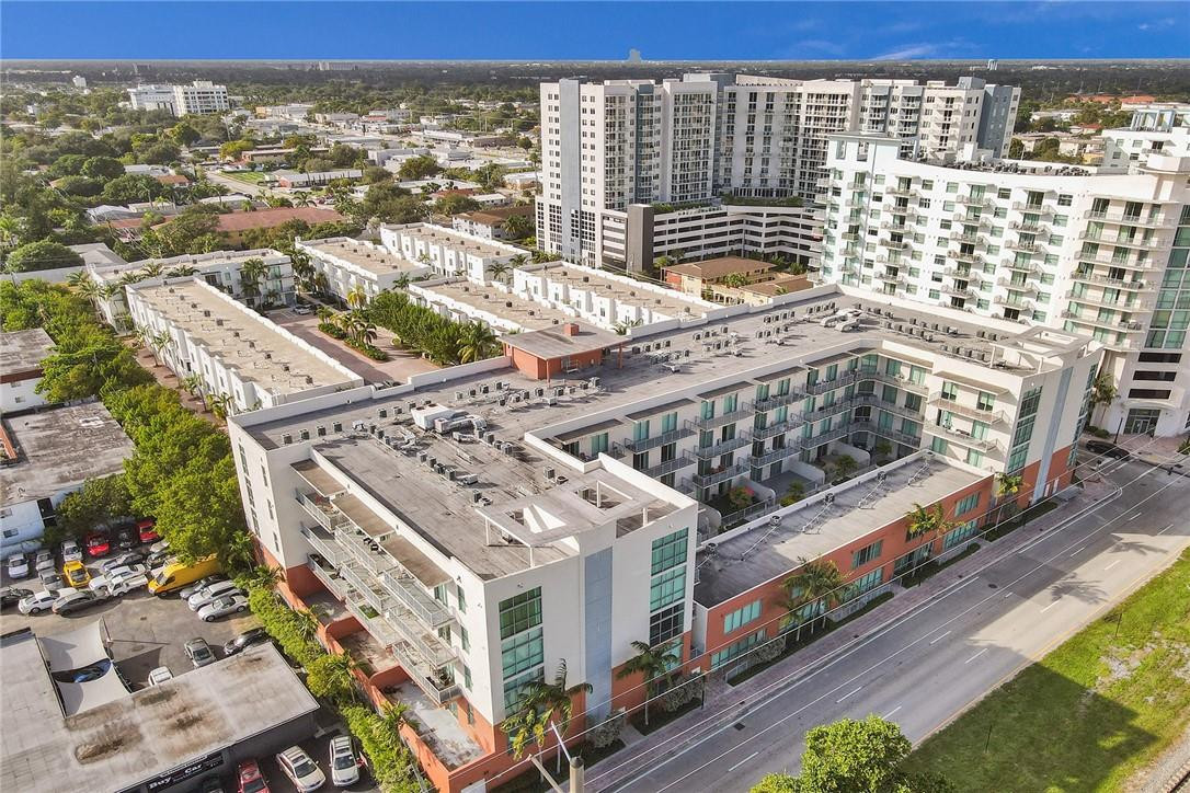 LOFTS AT HOLLYWOOD STATIO - Residential