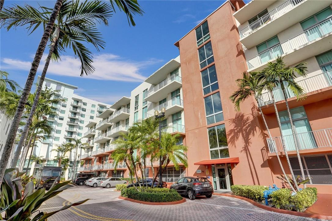 LOFTS AT HOLLYWOOD STATIO - Residential