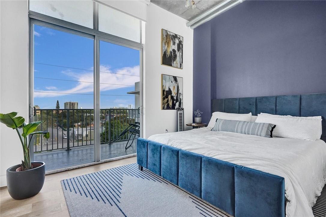 LOFTS AT HOLLYWOOD STATIO - Residential