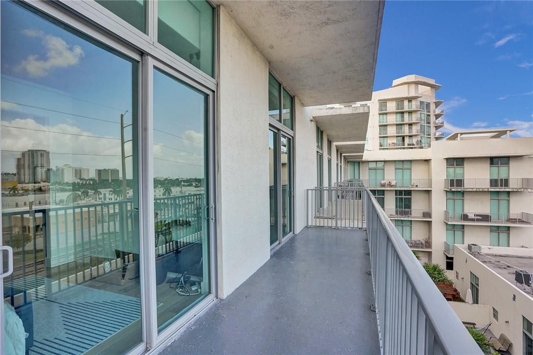 LOFTS AT HOLLYWOOD STATIO - Residential