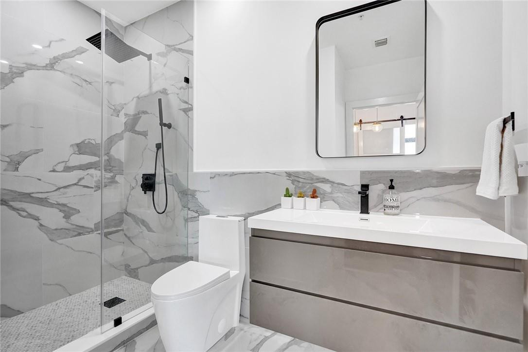 LOFTS AT HOLLYWOOD STATIO - Residential