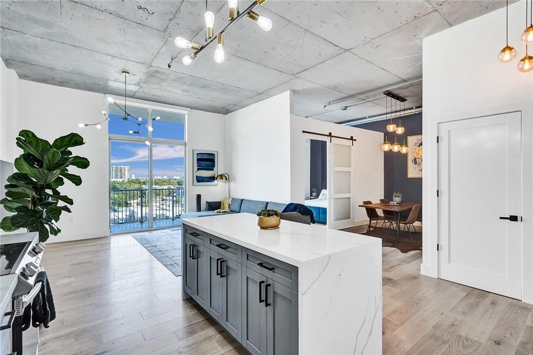 LOFTS AT HOLLYWOOD STATIO - Residential