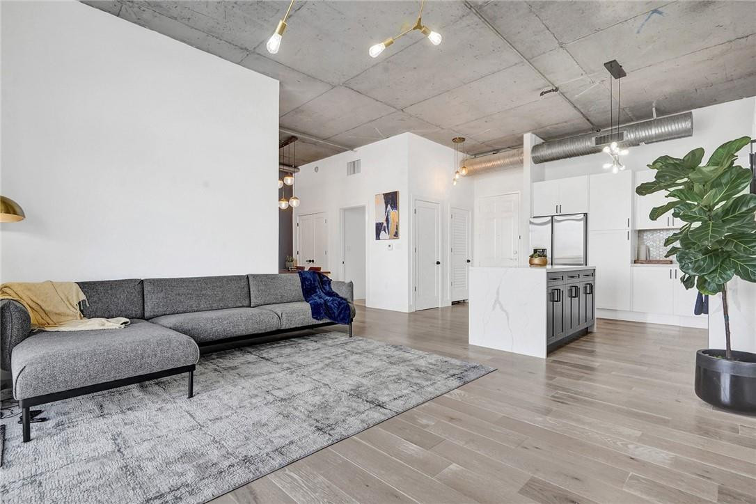 LOFTS AT HOLLYWOOD STATIO - Residential