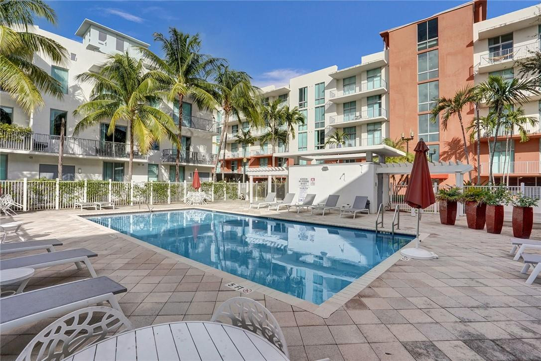 LOFTS AT HOLLYWOOD STATIO - Residential