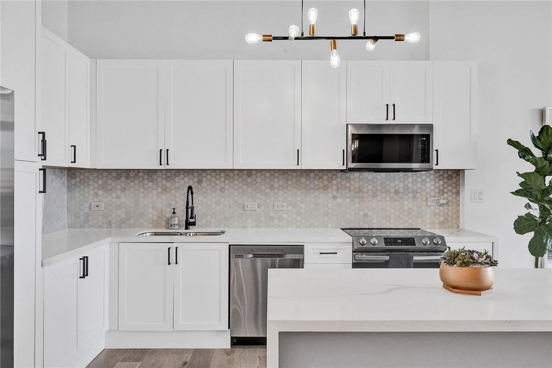 LOFTS AT HOLLYWOOD STATIO - Residential