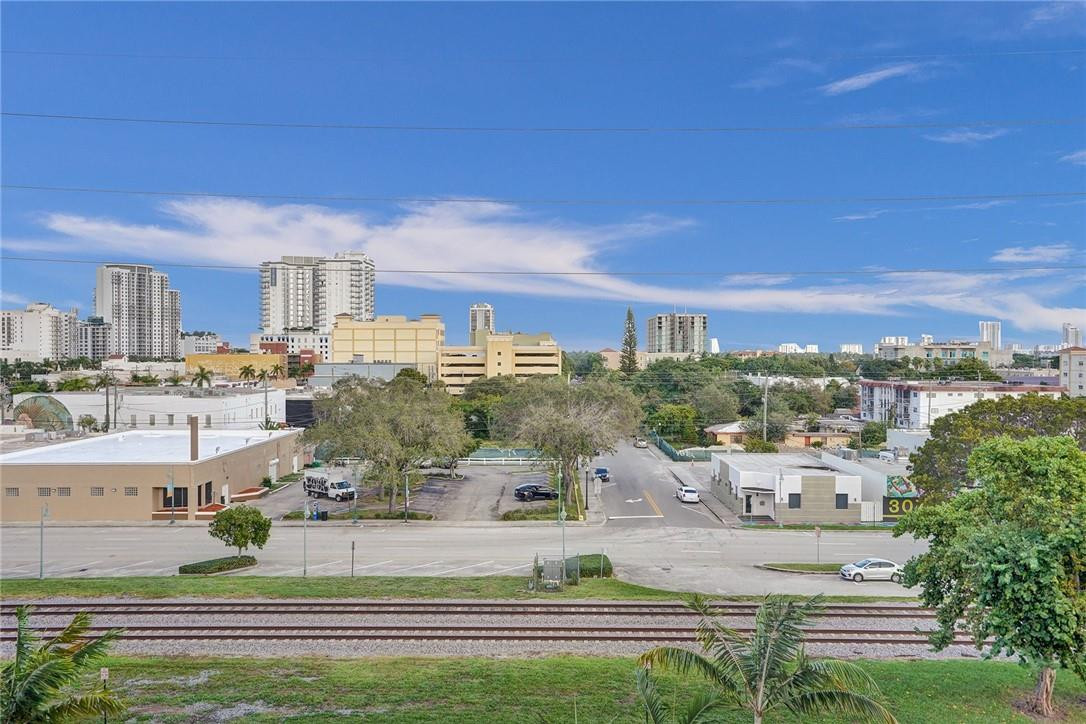 LOFTS AT HOLLYWOOD STATIO - Residential