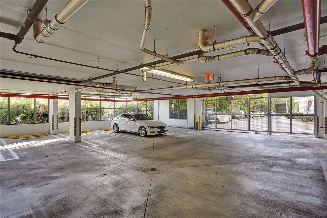 LOFTS AT HOLLYWOOD STATIO - Residential