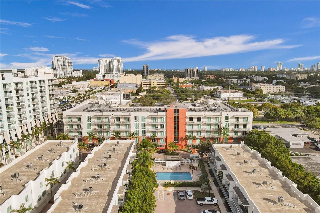 LOFTS AT HOLLYWOOD STATIO - Residential