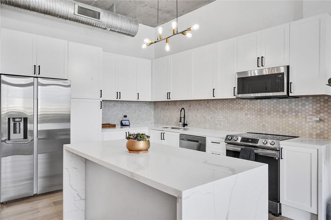 LOFTS AT HOLLYWOOD STATIO - Residential