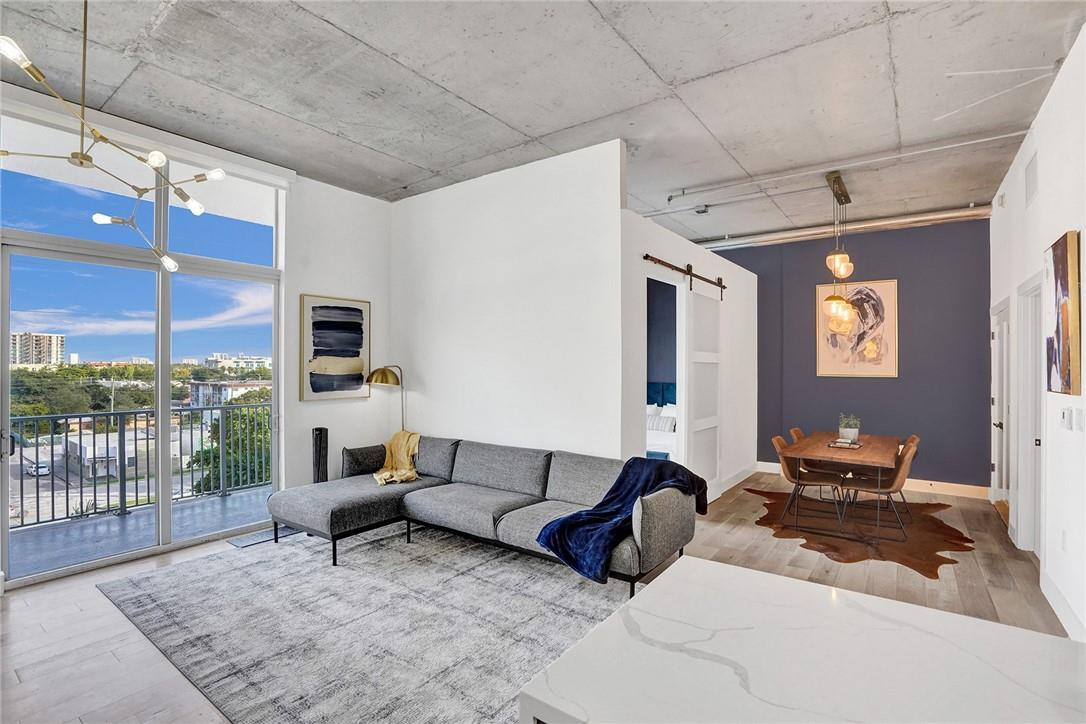 LOFTS AT HOLLYWOOD STATIO - Residential