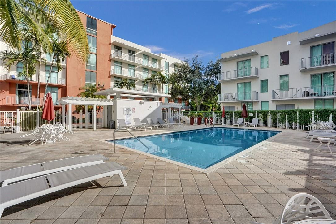 LOFTS AT HOLLYWOOD STATIO - Residential