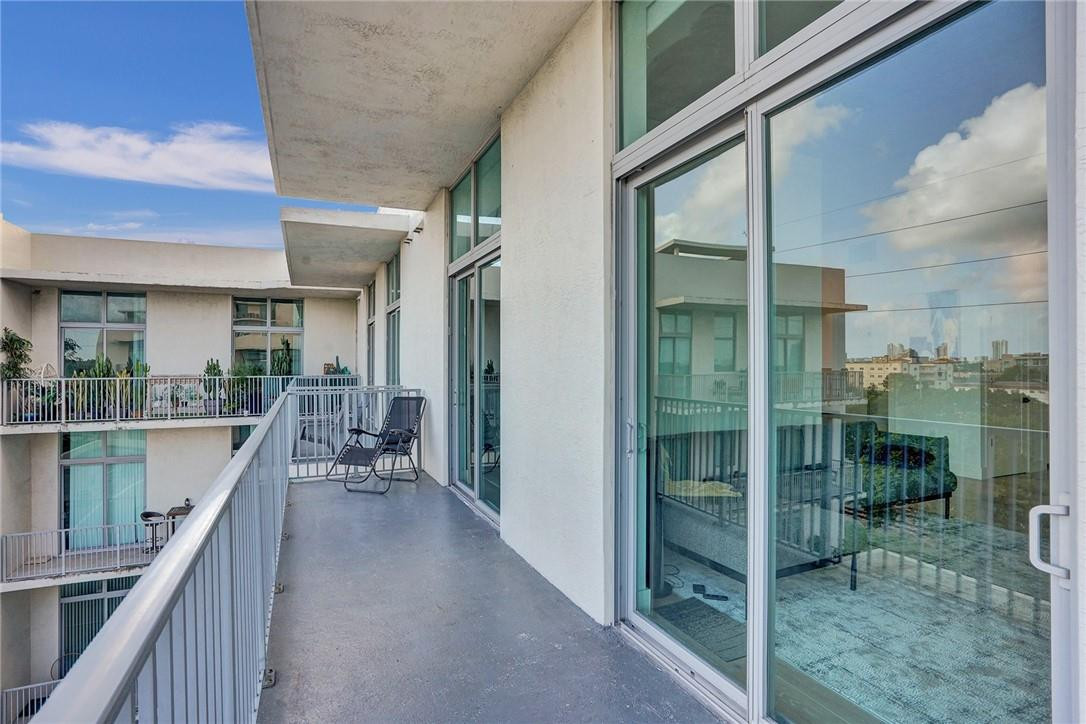 LOFTS AT HOLLYWOOD STATIO - Residential