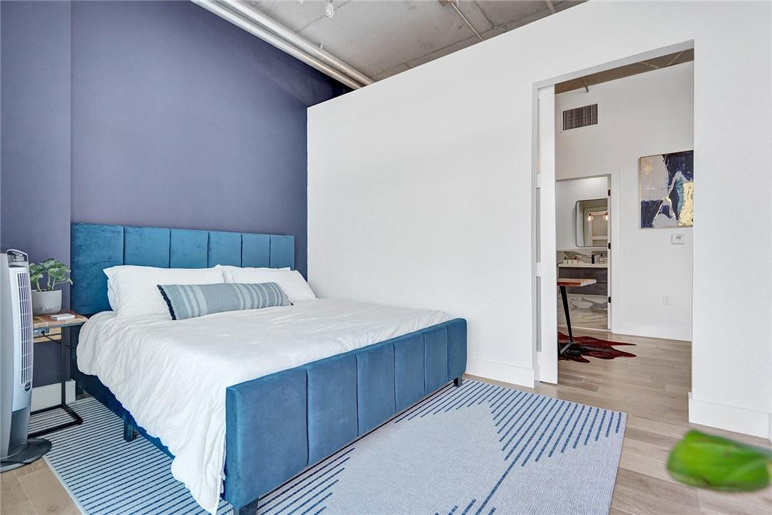 LOFTS AT HOLLYWOOD STATIO - Residential