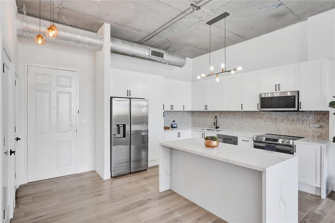 LOFTS AT HOLLYWOOD STATIO - Residential