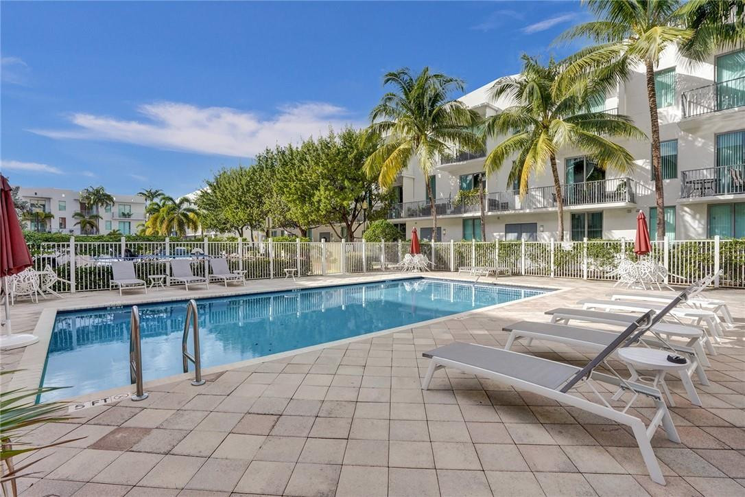 LOFTS AT HOLLYWOOD STATIO - Residential