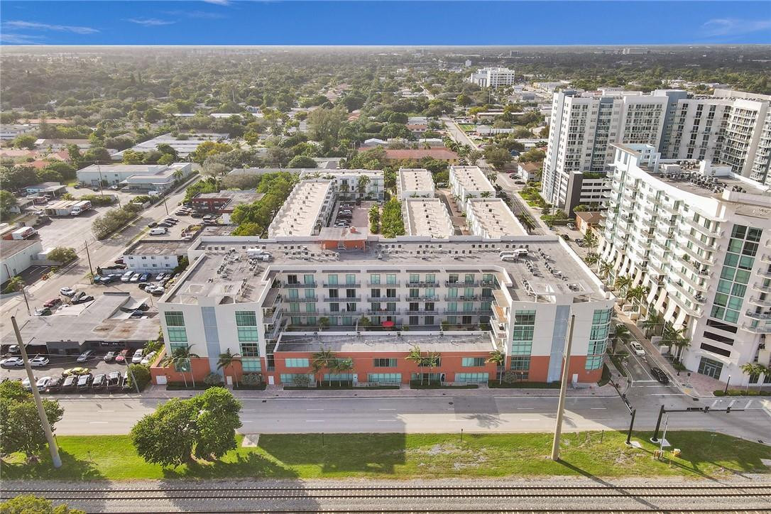 LOFTS AT HOLLYWOOD STATIO - Residential