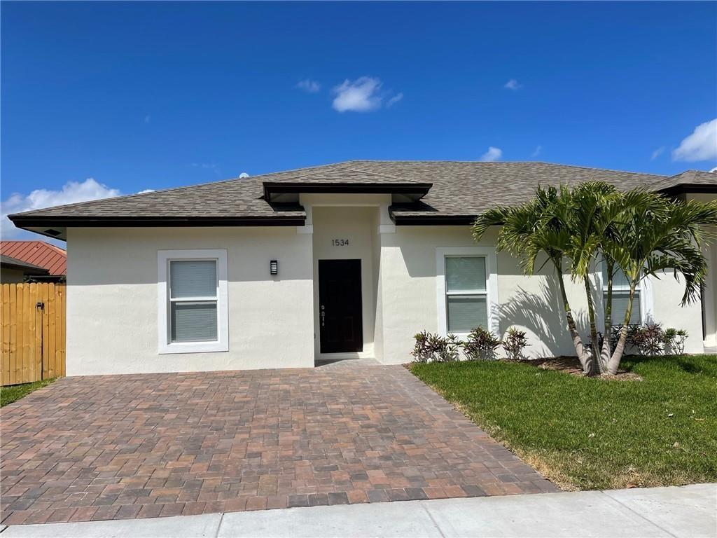 1530 W 26th Ct