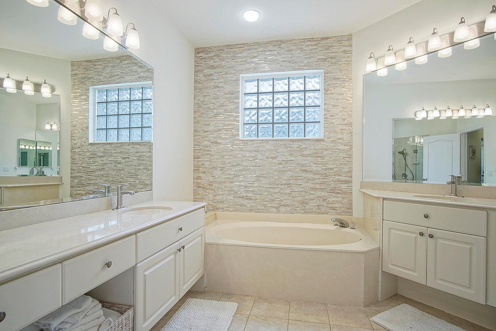 IBIS GOLF AND COUNTRY CLU - Residential Lease