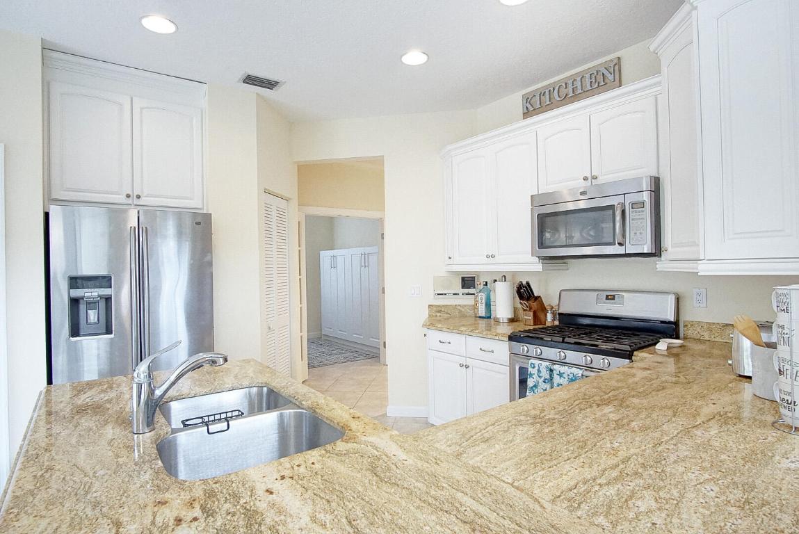 IBIS GOLF AND COUNTRY CLUB 3 - Residential Lease