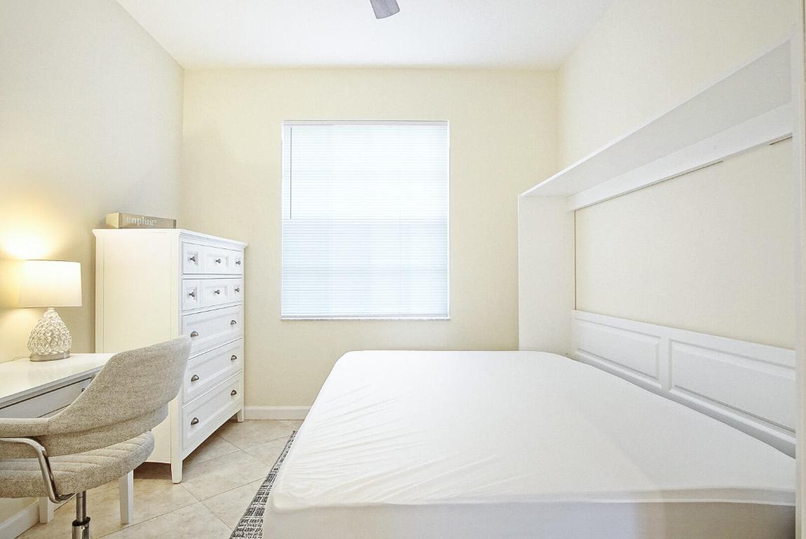 IBIS GOLF AND COUNTRY CLUB 3 - Residential Lease