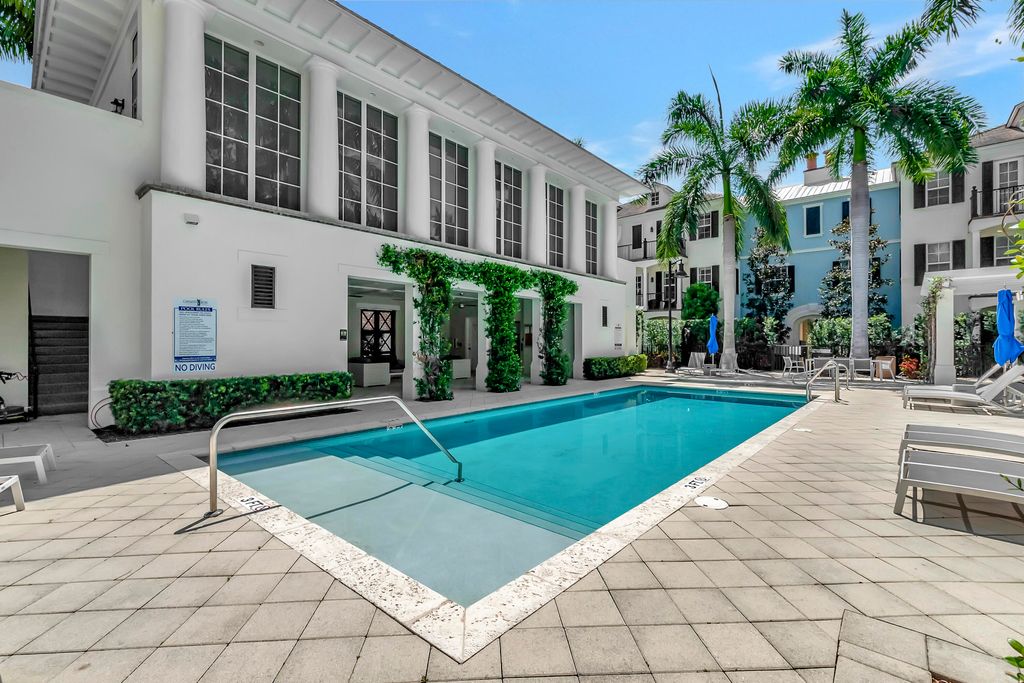 Photo of 362 W Cannery Row Circle, Delray Beach, FL 33444 (MLS # R11021074)