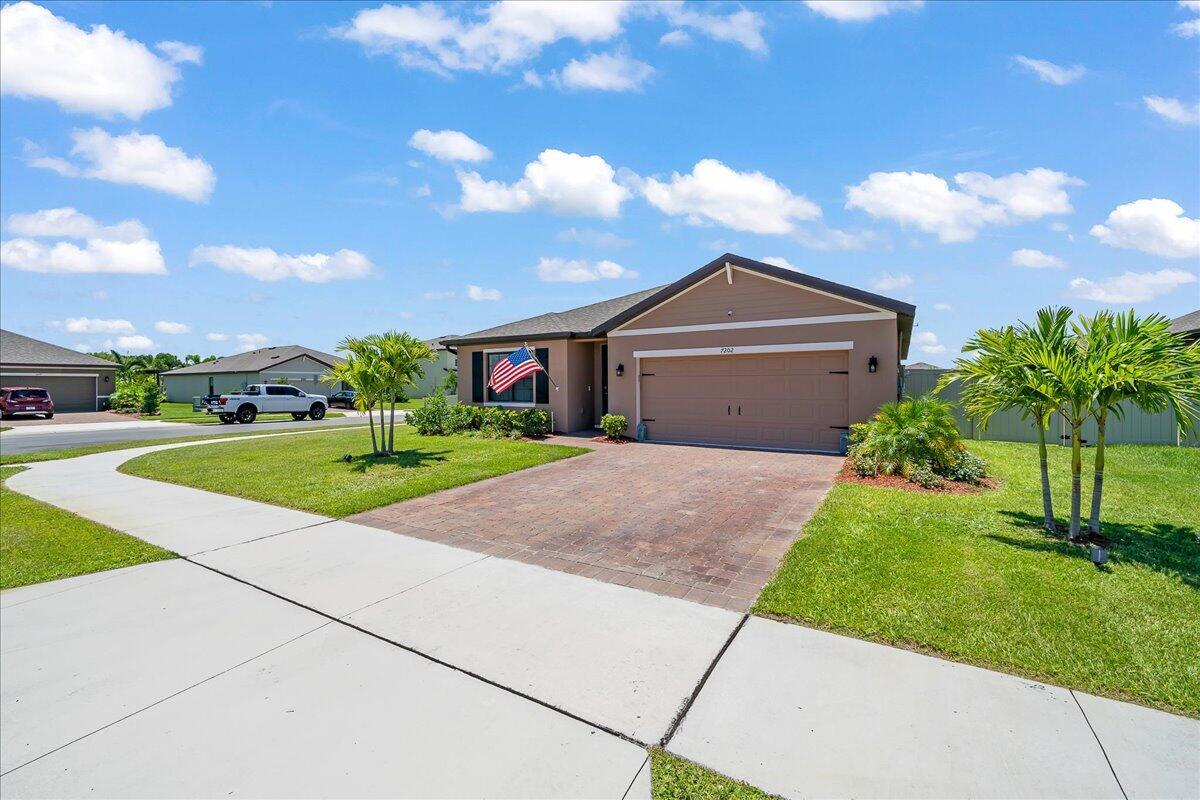 7202 Tigereye Way