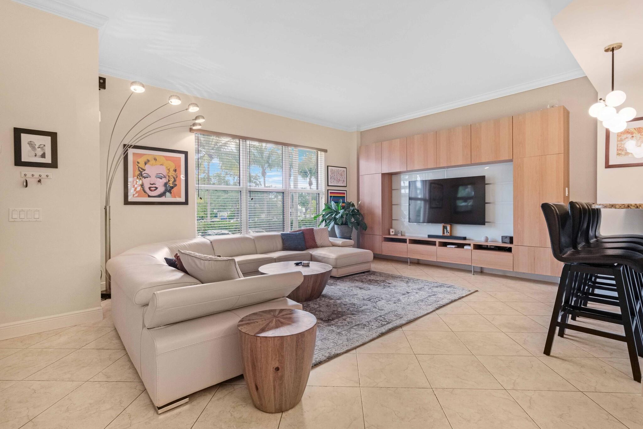 2601 NE 14th Ave 105