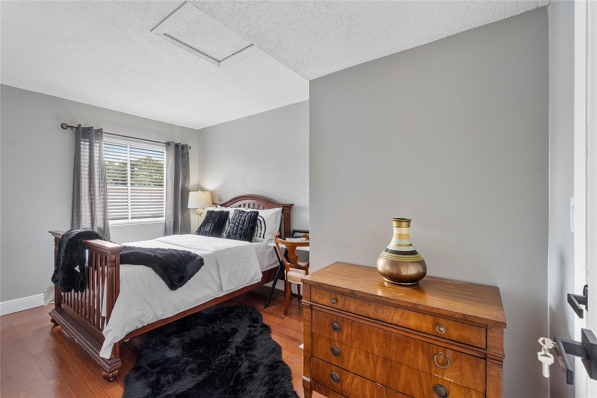 TOWNHOMES OF ORIOLE - Residential
