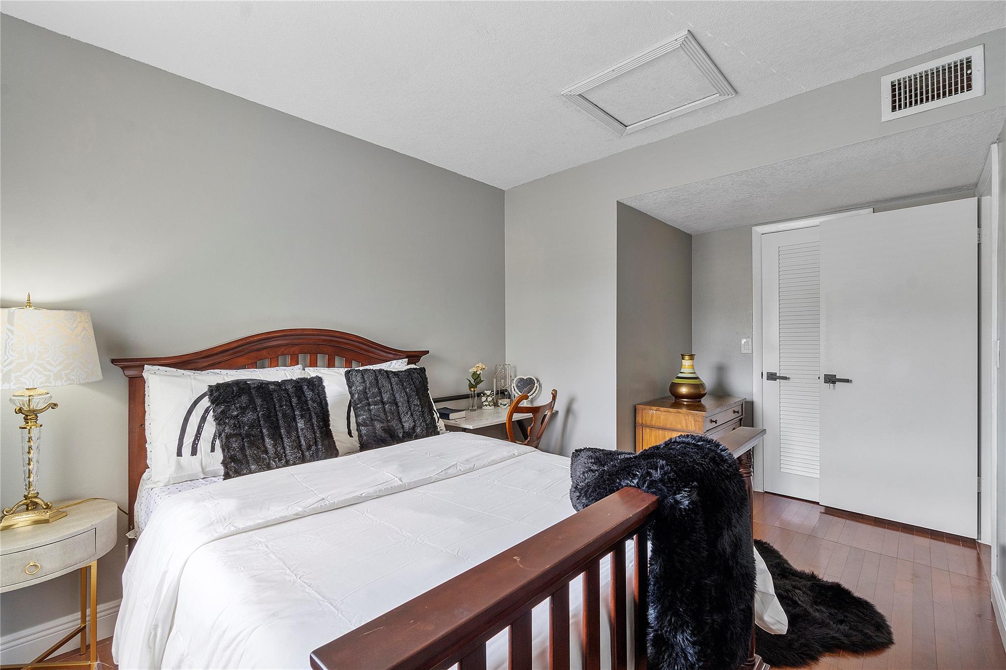 TOWNHOMES OF ORIOLE - Residential